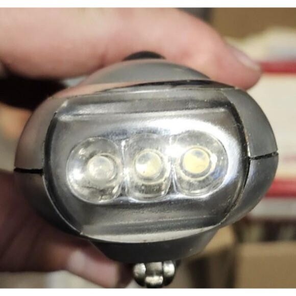 2 Wind-Up Hand Crank LED Flashlights – Silver/Black Emergency Camping Torches - Picture 5 of 10